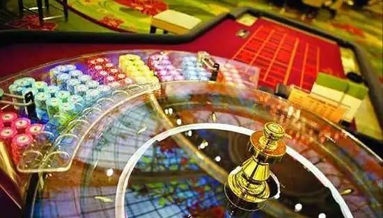 Filipino player accessing taya777 slot live casino tables on a mobile phone